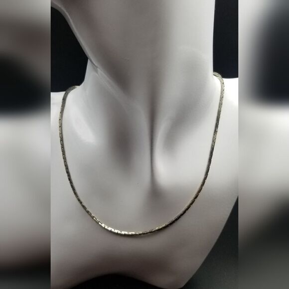 Estate Jewelry - Snake chain estate necklace silver tone. N121